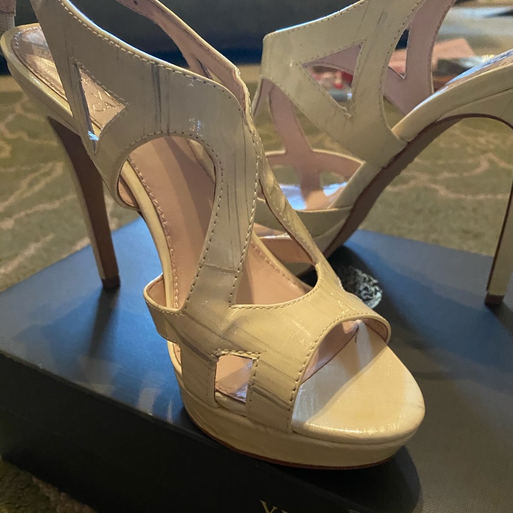 🌸Vince Camuto White Sandals open toe 🌸
